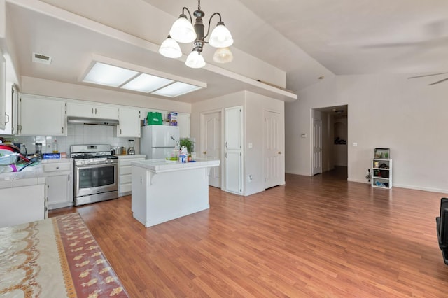 539 Chablis Ave, Madera, CA 93637 - kitchen with stainless steel gas range, a chandelier, lofted ceiling, freestanding refrigerator, and a center island