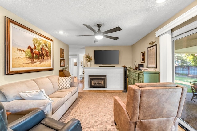 658 W Roberts Ave, Fresno, CA 93704 - photo 9