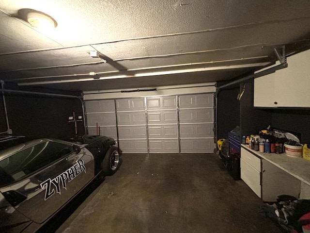 3315 Dewey Ave, Fresno, CA 93722 - view of garage