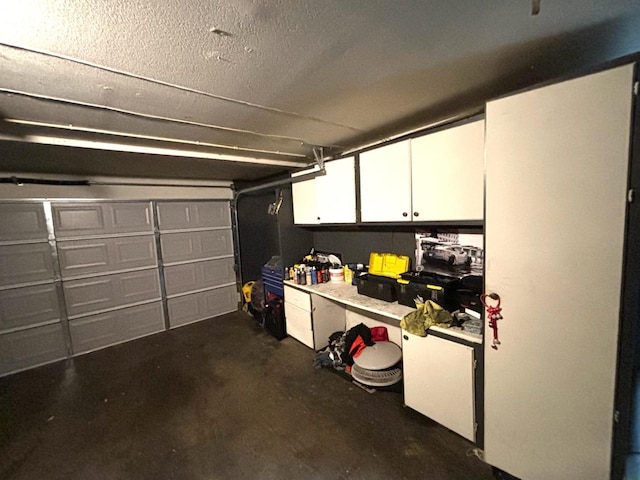 3315 Dewey Ave, Fresno, CA 93722 - view of garage