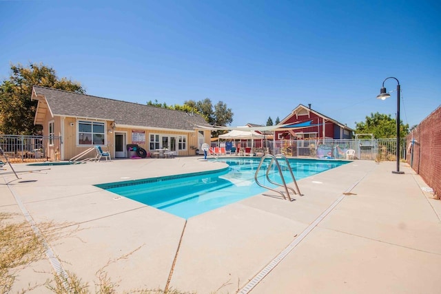 2658 E Alluvial Ave Unit 220, Fresno, CA 93720 - community pool with a patio