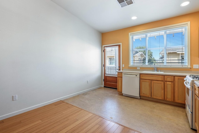 2658 E Alluvial Ave Unit 220, Fresno, CA 93720 - kitchen featuring white appliances, light countertops, light wood finished floors, and recessed lighting