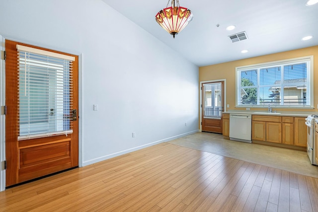 2658 E Alluvial Ave Unit 220, Fresno, CA 93720 - kitchen featuring white appliances, light countertops, light wood-style flooring, hanging light fixtures, and recessed lighting
