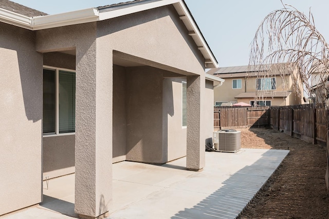 4438 N Sandrini Ave, Fresno, CA 93723 - fenced backyard featuring a patio