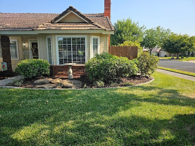 1509 Princeton Ave, Madera, CA 93637 - view of side of home with a chimney