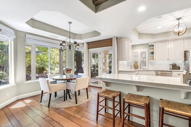 6609 N Dover Ct, Fresno, CA 93711 - dining area featuring a chandelier, a raised ceiling, light wood-style flooring, and recessed lighting