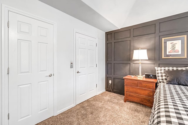 6609 N Dover Ct, Fresno, CA 93711 - bedroom featuring a decorative wall, light colored carpet, and vaulted ceiling