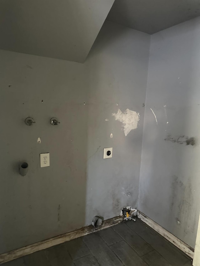 2244 N Prospect, Fresno, CA 93722 - laundry room featuring electric dryer hookup and gas dryer hookup