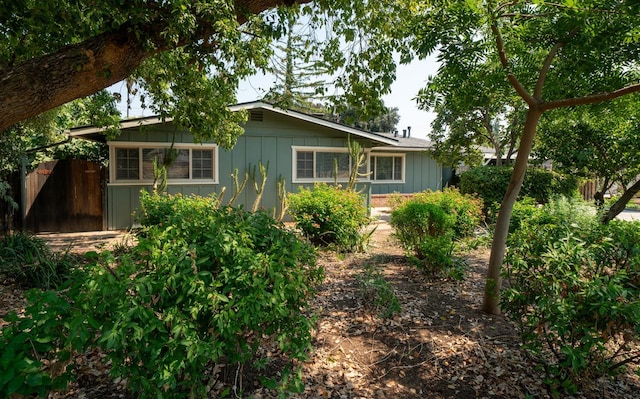 1556 E Loftus Ln, Fresno, CA 93710 - back of house with board and batten siding