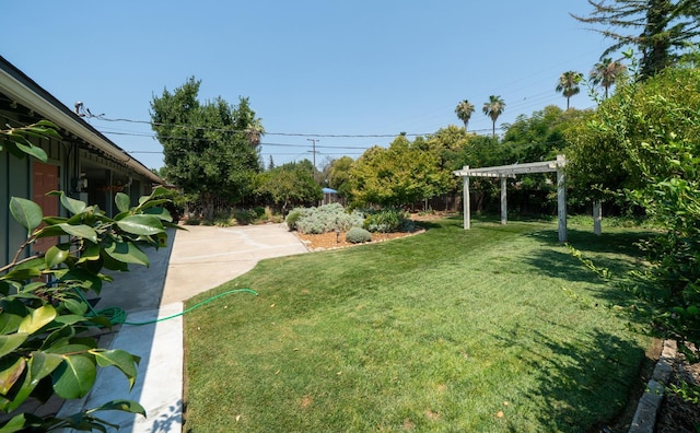 1556 E Loftus Ln, Fresno, CA 93710 - view of yard with a patio and a pergola