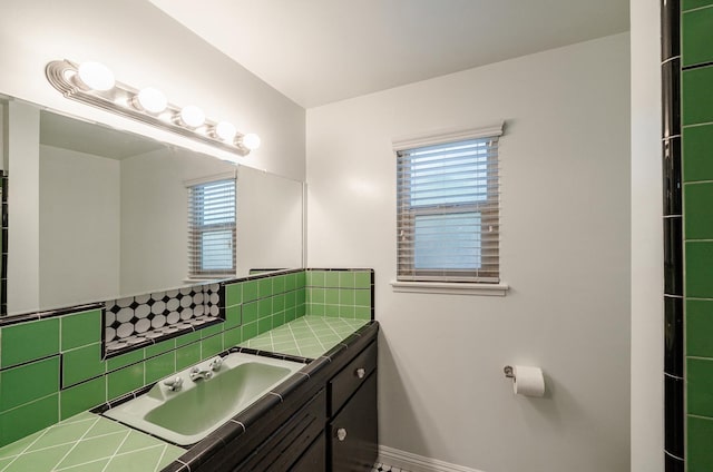1556 E Loftus Ln, Fresno, CA 93710 - bathroom featuring vanity and decorative backsplash