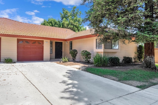 913 Barnett Way, Madera, CA 93637 - photo 1