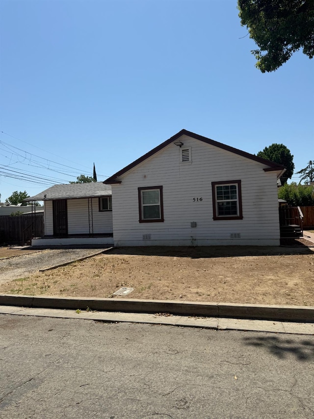 516 W 7th St, Madera, CA 93637 - photo 1