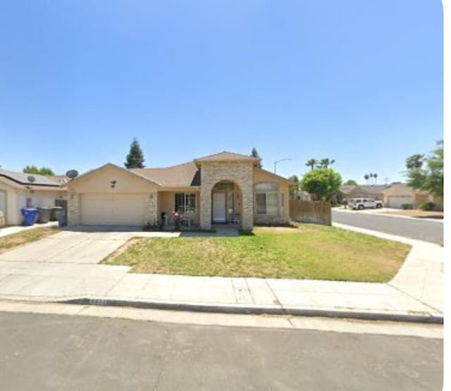 5677 W Lamona Ave, Fresno, CA 93722 - photo 1