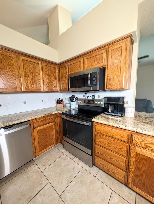 833 Applegate Ave, Clovis, CA 93611 - photo 8