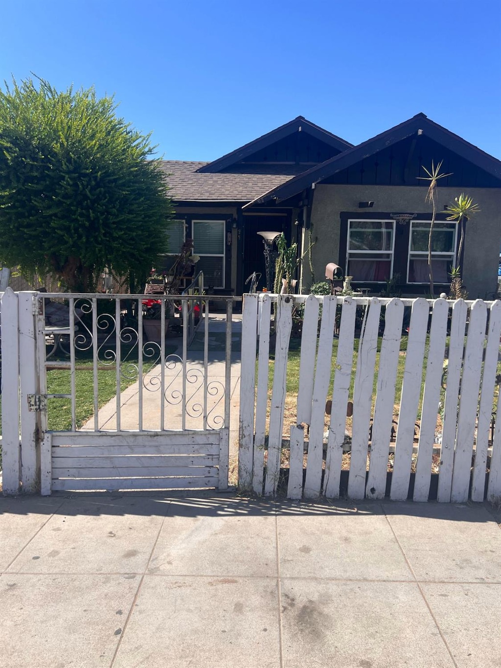 113 W Olive Ave, Fresno, CA 93728 - photo 1