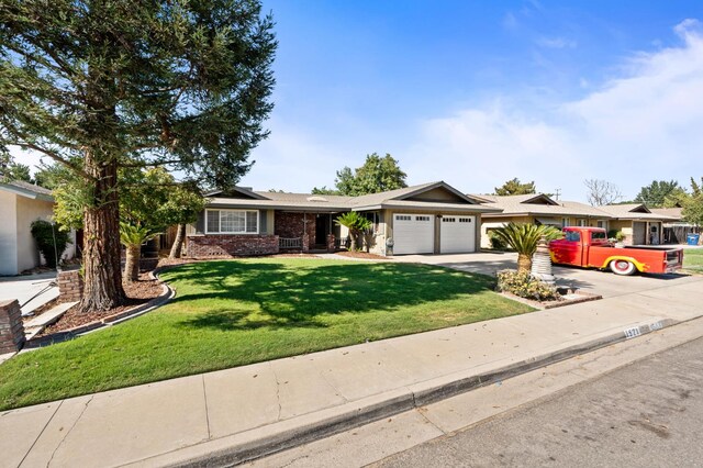 1521 Windsor Dr, Kingsburg, CA 93631 - photo 2