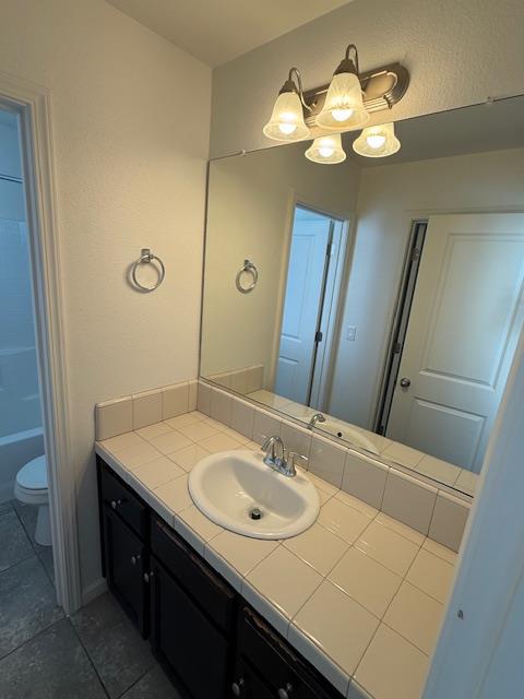 6303 E Creek View Ln, Fresno, CA 93727 - photo 12