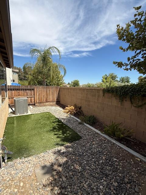 6303 E Creek View Ln, Fresno, CA 93727 - photo 31