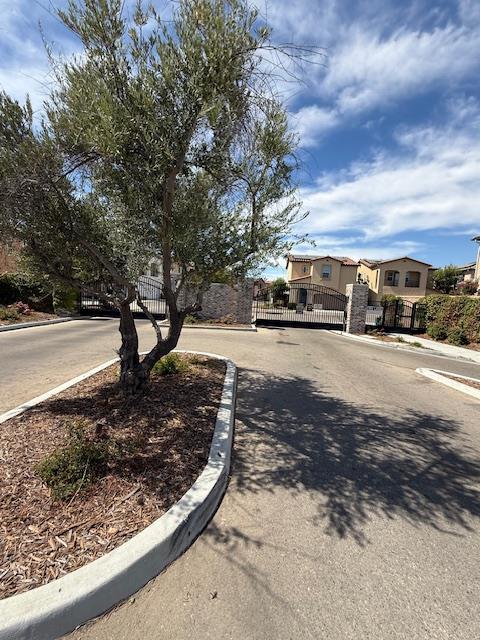 6303 E Creek View Ln, Fresno, CA 93727 - photo 34