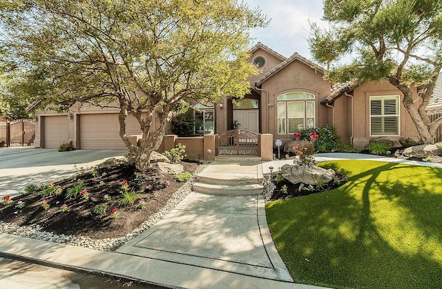 10668 N Oak Hill Cir, Fresno, CA 93730 - photo 1
