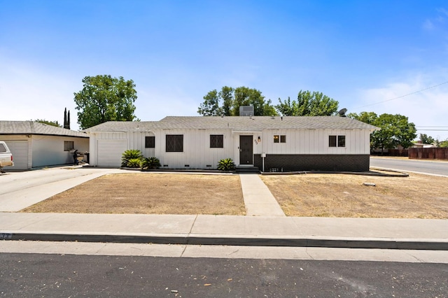 233 W Spring Ln, Lemoore, CA 93245 - photo 1