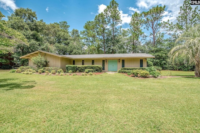 ranch-style home with a front yard