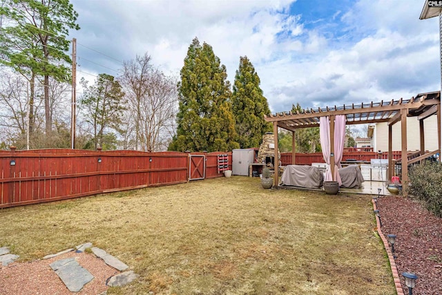 view of yard featuring a pergola