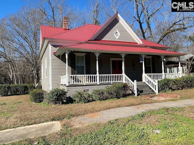 view of front of home featuring a porch