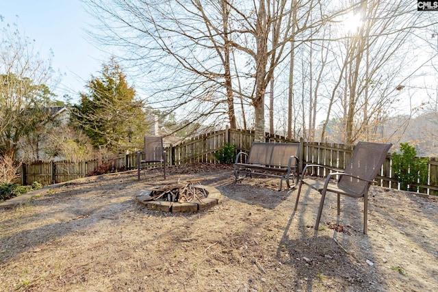 view of yard featuring a fire pit