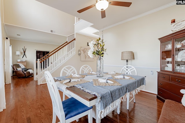 dining room featuring dark hardwood / wood-style floors, ornamental molding, and ceiling fan