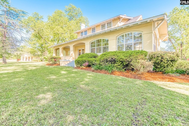 view of front of house with a front yard