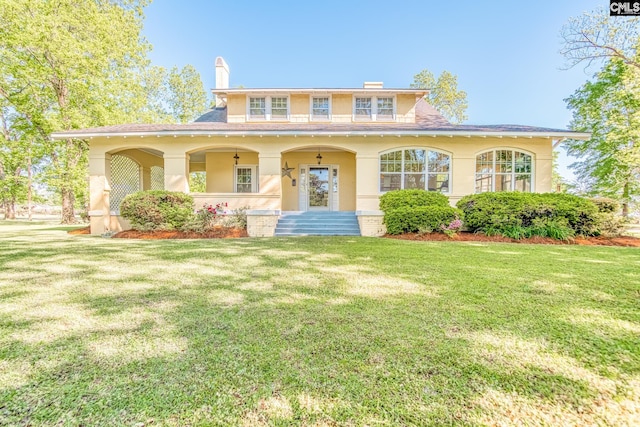 view of front of property featuring a porch and a front yard