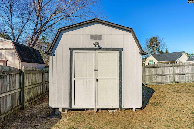 view of outdoor structure with a yard