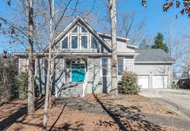 view of front facade featuring a garage