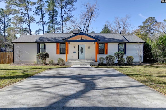 single story home with a porch and a front lawn