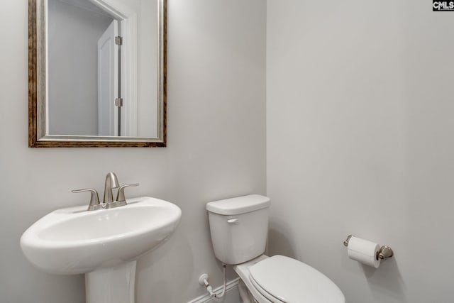 bathroom featuring sink and toilet