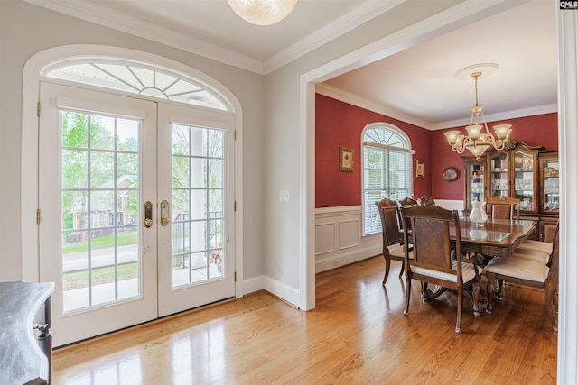 dining room with light hardwood / wood-style floors, a chandelier, and a wealth of natural light