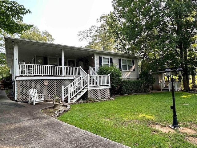 view of front of property with a front yard