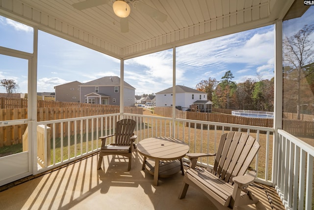 sunroom with ceiling fan