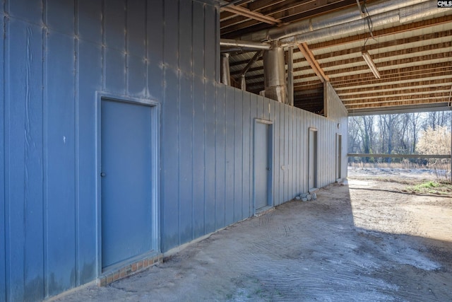 view of stable featuring an outdoor structure