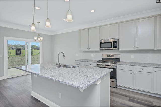 kitchen featuring pendant lighting, an island with sink, stainless steel appliances, and sink