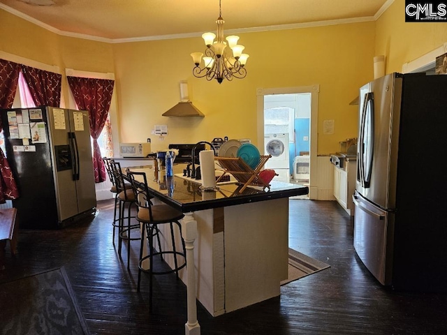 kitchen featuring a chandelier, a breakfast bar, stainless steel fridge, stainless steel refrigerator, and dark hardwood / wood-style floors