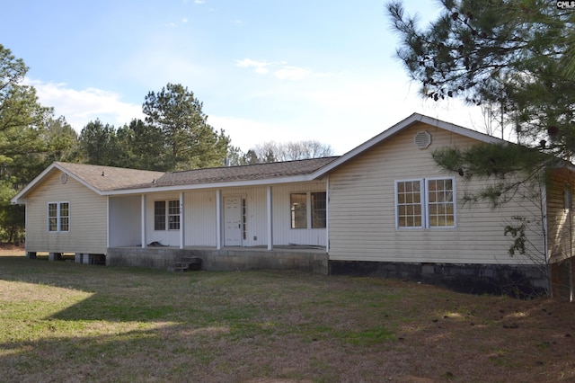 ranch-style home featuring a front yard