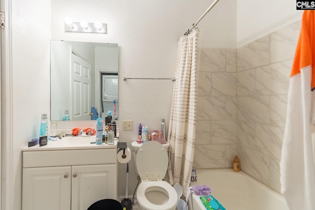 full bathroom featuring vanity, shower / bath combo, and toilet