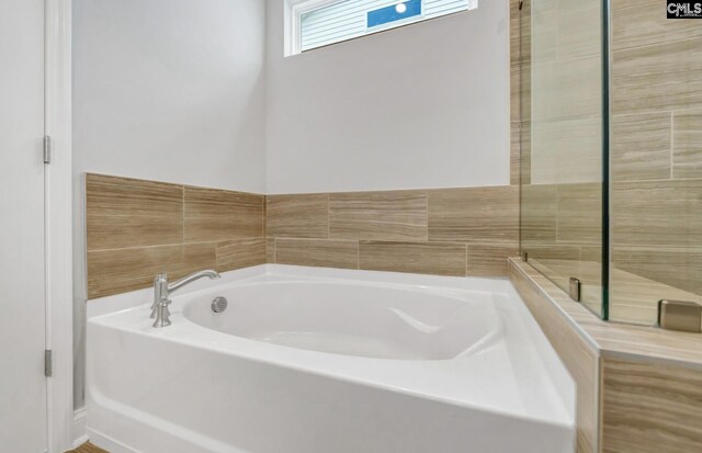 bathroom featuring a tub