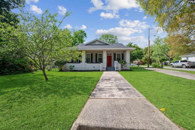 view of front of house with a front lawn and covered porch