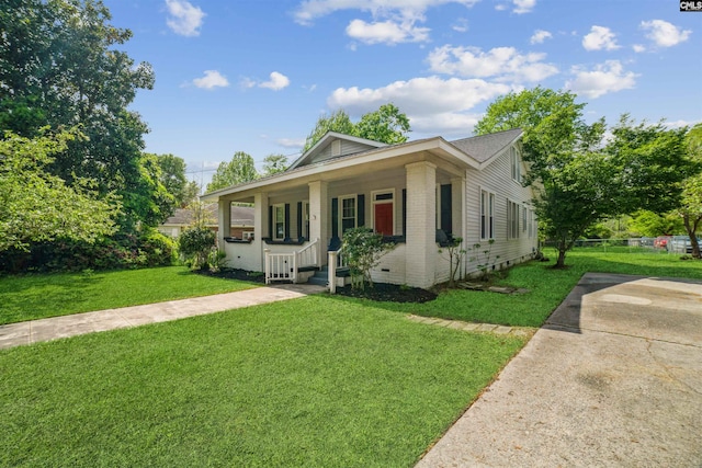 view of front facade with a front yard and covered porch