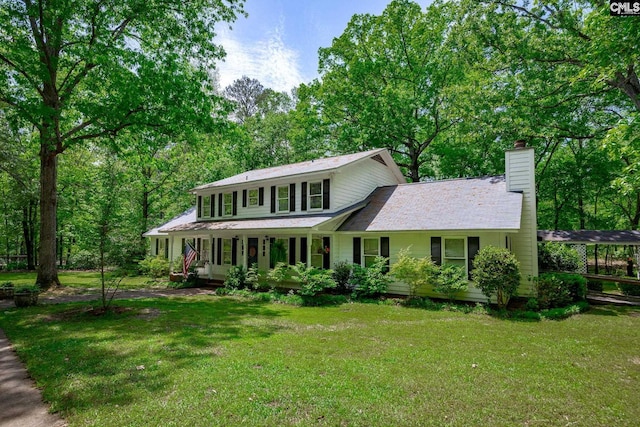 view of front of property with a front lawn