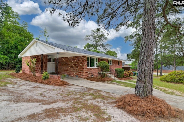 single story home with a carport